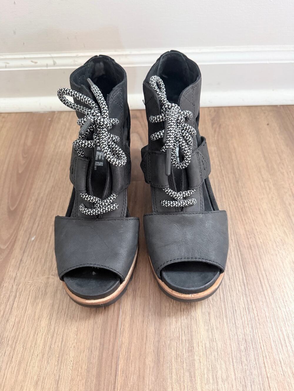 Sorel Joanie Sandal Lace Up Black Leather Wedge Cut Out Peep Toe-Size 7.5